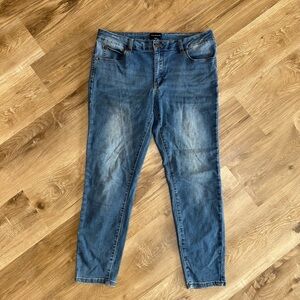 Tahari women’s Slim Mid-Blue Denim Jeans